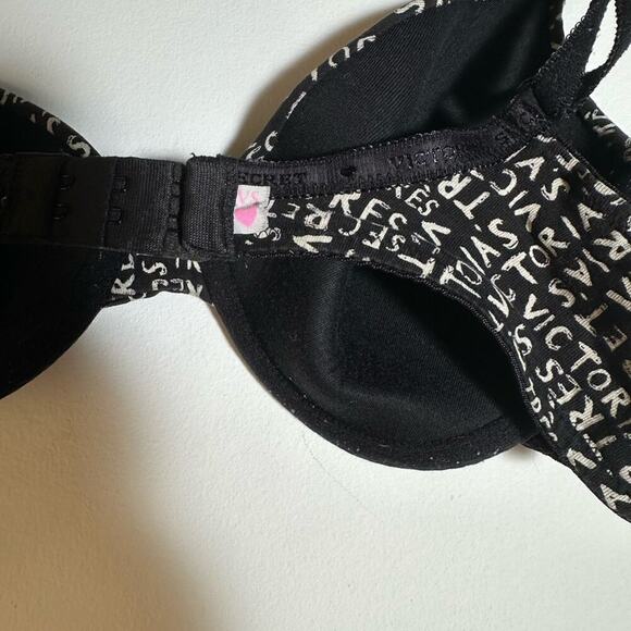 Victoria's Secret Black and White Text Print Bra - Picture 6 of 8
